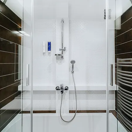 Tarlowska - Free Parking - Near Castle, Main Square & River - 3 Bedroom, Loggia, 2xtv 4k * Cracovia