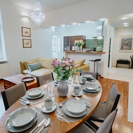 Tarlowska - Free Parking - Near Castle, Main Square & River - 3 Bedroom, Loggia, 2xtv 4k *