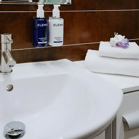 Tarlowska - Free Parking - Near Castle, Main Square & River - 3 Bedroom, Loggia, 2xtv 4k 公寓 *