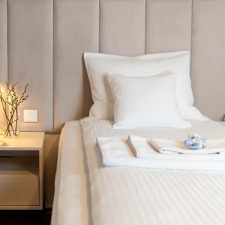 Tarlowska - Free Parking - Near Castle, Main Square & River - 3 Bedroom, Loggia, 2xtv 4k * Krakow