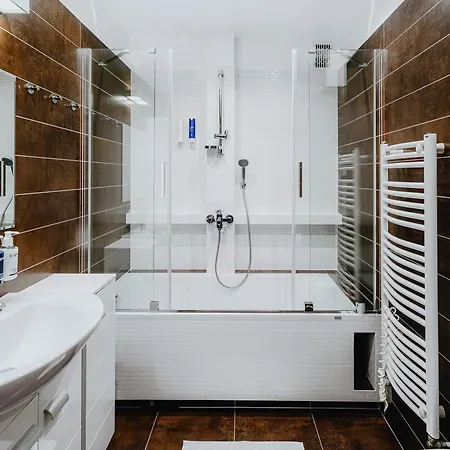 Tarlowska - Free Parking - Near Castle, Main Square & River - 3 Bedroom, Loggia, 2xtv 4k Krakow