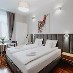 Tarlowska - Free Parking - Near Castle, Main Square & River - 3 Bedroom, Loggia, 2xtv 4k Daire Krakow