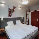 Tarlowska - Free Parking - Near Castle, Main Square & River - 3 Bedroom, Loggia, 2xtv 4k Krakow